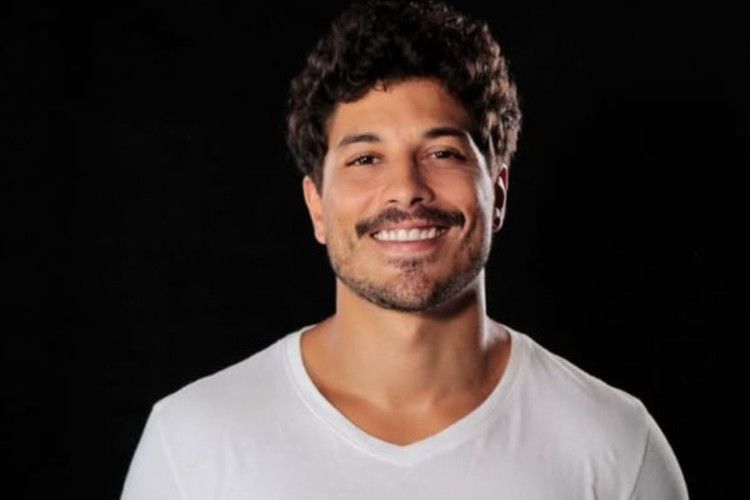 Douglas Sampaio venceu em meio a uma temporada de clima quente.