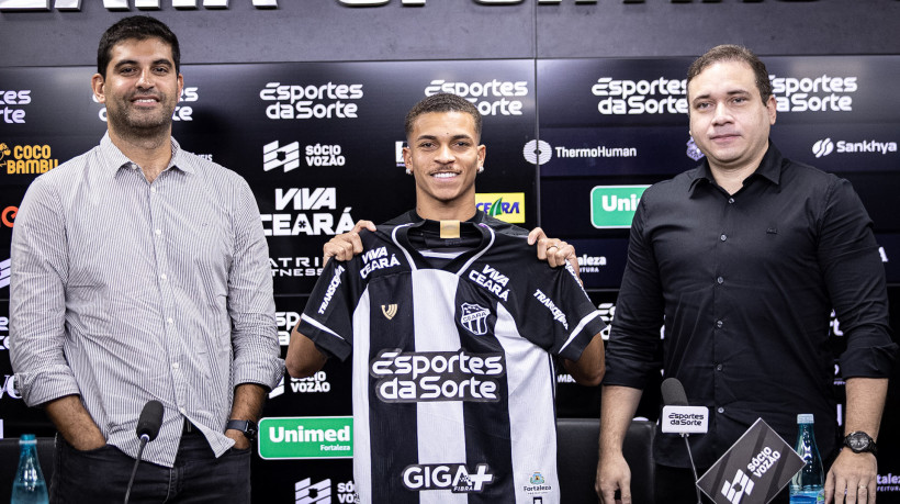 Rodriguinho foi uma das contrata&ccedil;&otilde;es do meio do ano