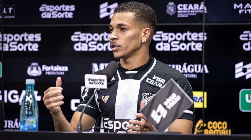 Atacante foi apresentado nesta quinta-feira, 14