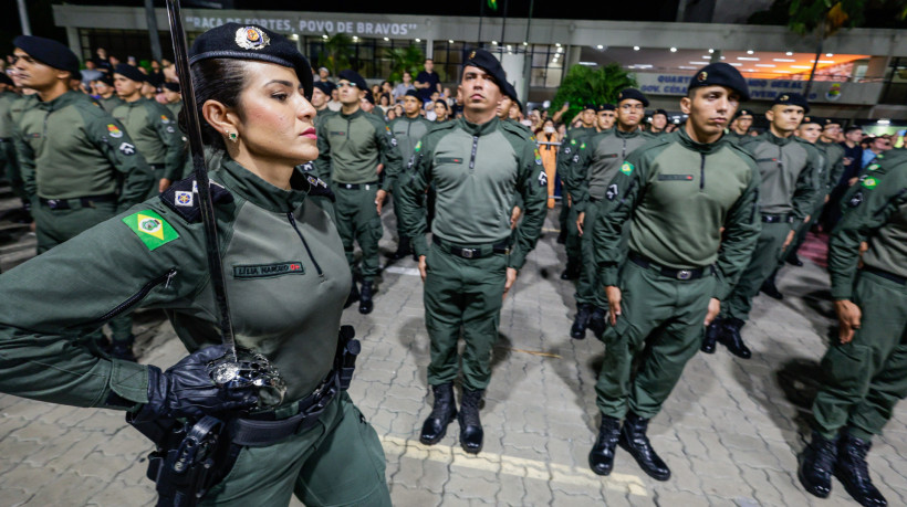 Governador Elmano de Freitas participa da formatura de 175 novos soldados da Polícia Militar do Ceará (PMCE)  