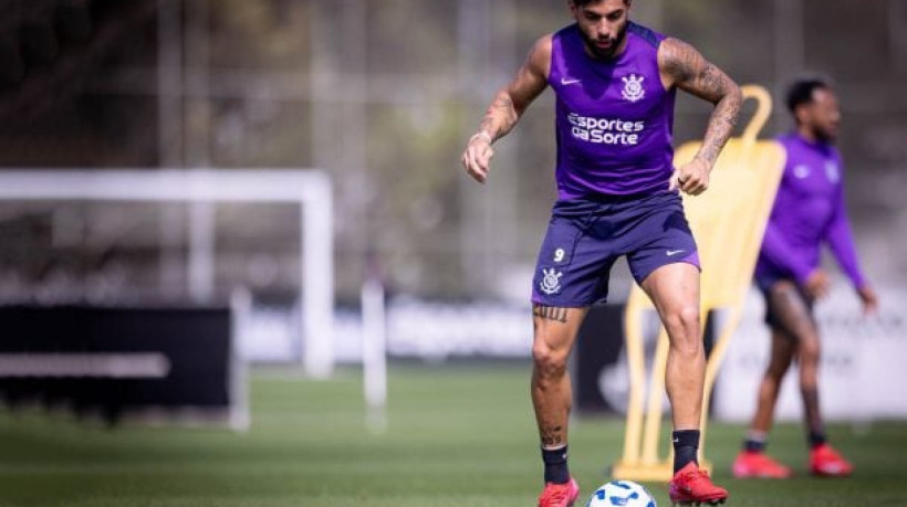 Atacante passou por uma cirurgia para correção de hérnia inguinal e desfalcará o Timão por mais três meses 