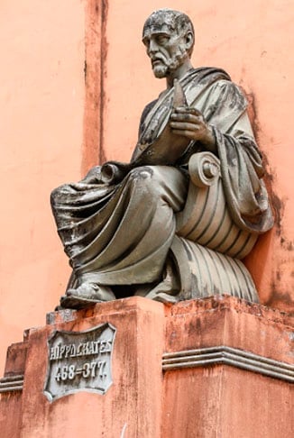 Samuel Hahnemann se baseou no princípio da cura pelo semelhante, que havia sido preconizado em 460 a.C por Hipócrates, filósofo grego considerado o Pai da Medicina.