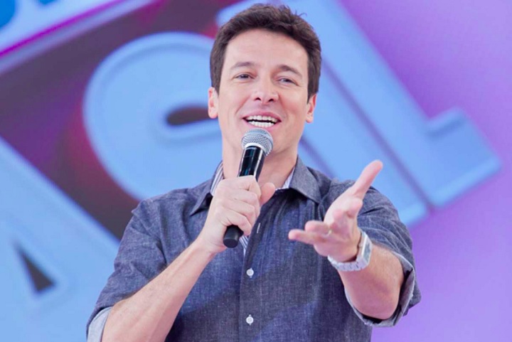 Essa sequela, embora incomum, pode causar perda parcial de volume na região, efeito que Faro ameniza com enchimentos.