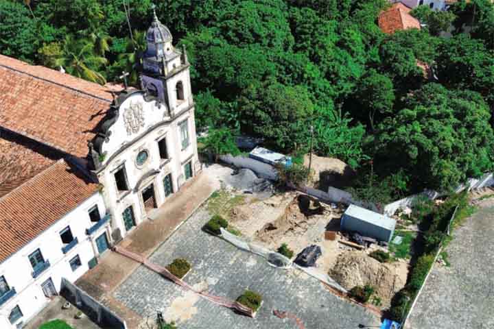 Para caracterizar melhor os achados, será necessária uma escavação arqueológica. 