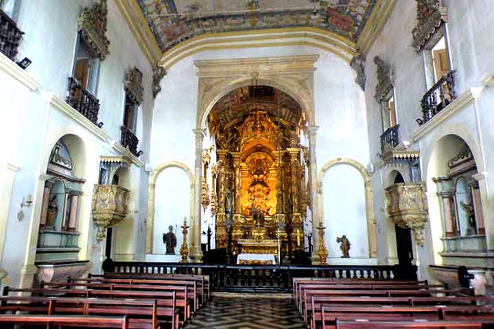 Ele teve sua construção iniciada em 1586 e foi reconstruído no estilo barroco a partir de 1654. 
