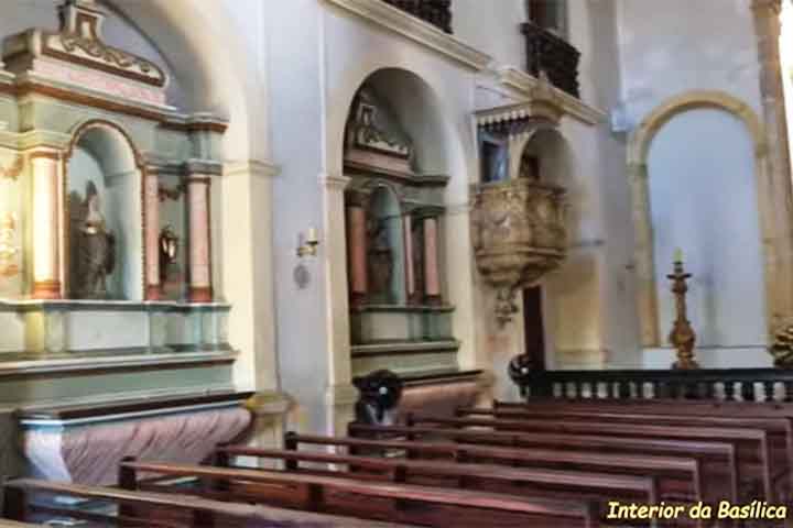 O Mosteiro de São Bento de Olinda começou a ser construído em 1586. O edifício original foi incendiado e saqueado durante a ocupação holandesa, em 1631, e, após a retomada portuguesa em 1654, foi reconstruído no estilo barroco que conhecemos hoje em dia.