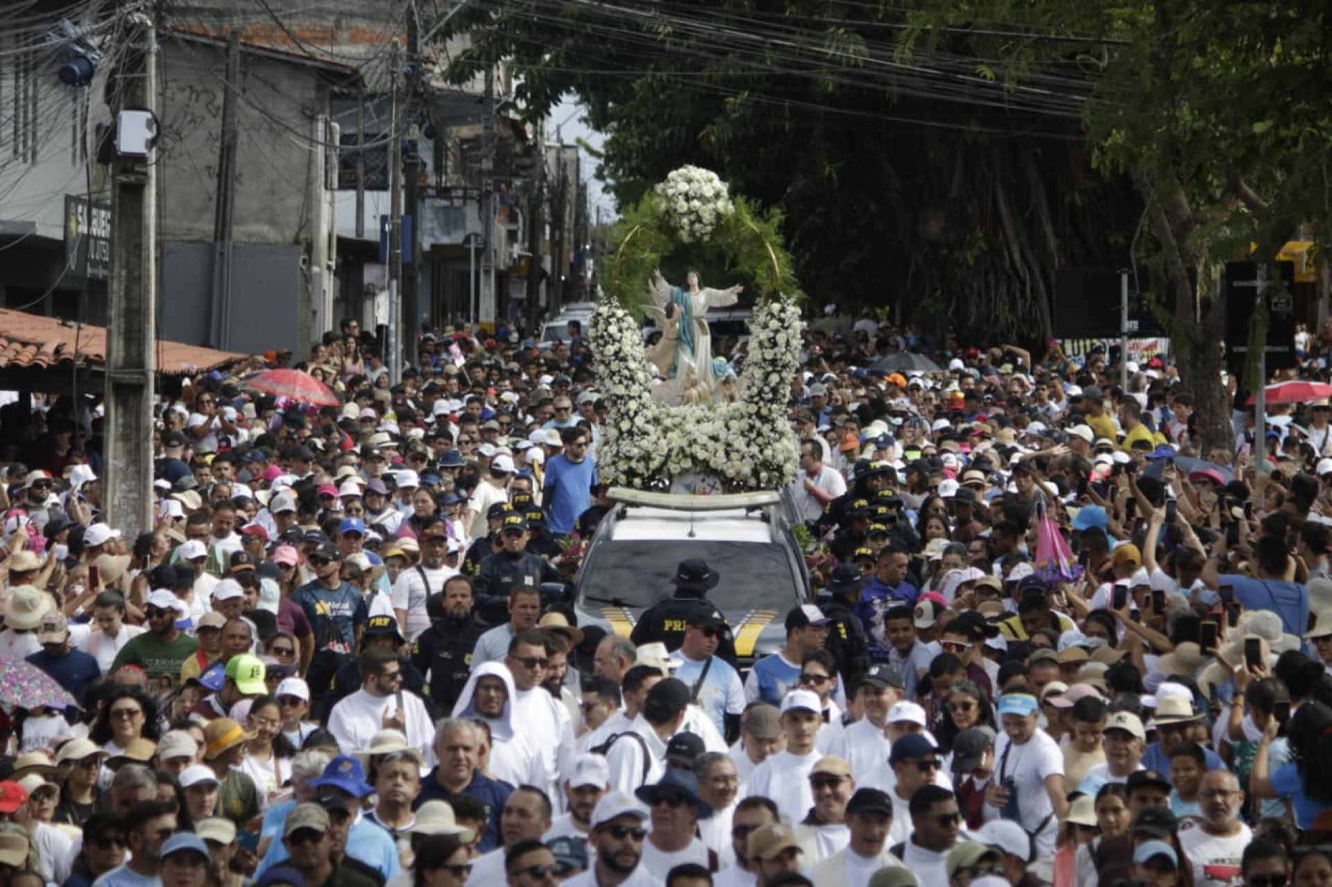 Imagem de Maria na 23ª Caminhada com Maria, que ocorreu nesta sexta-feira, 15, em Fortaleza (Foto: Samuel Setúbal)