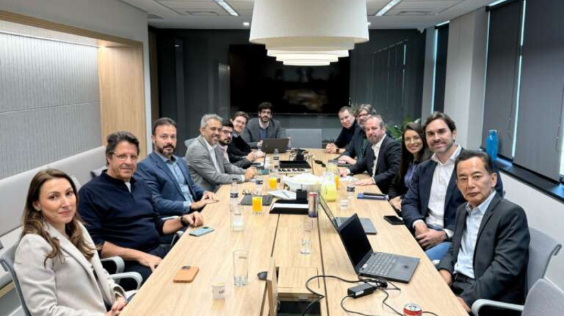 Comitiva do Governo do Ceará em reunião com a diretoria da Comexport, que deve ser a empresa âncora do Polo Automotivo de Horizonte