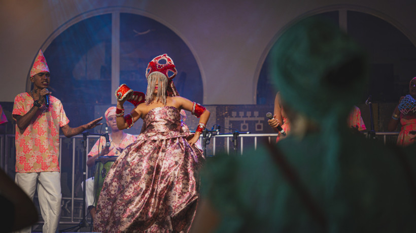 Afoxé Filhos de Oya se apresenta na Estação das Artes