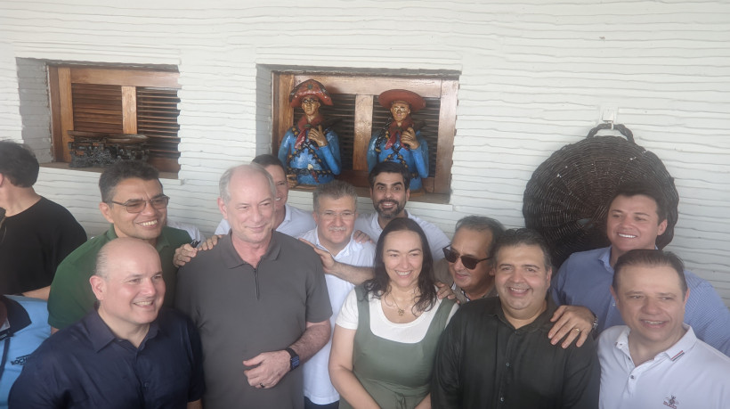 Ciro Gomes concede entrevista coletiva durante aniversário do aliado, o ex-prefeito Roberto Cláudio