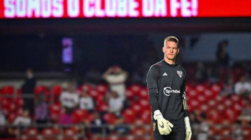 Young e Leandro brigam pela vaga de reserva imediato de Rafael e podem ganhar oportunidades nos próximos jogos