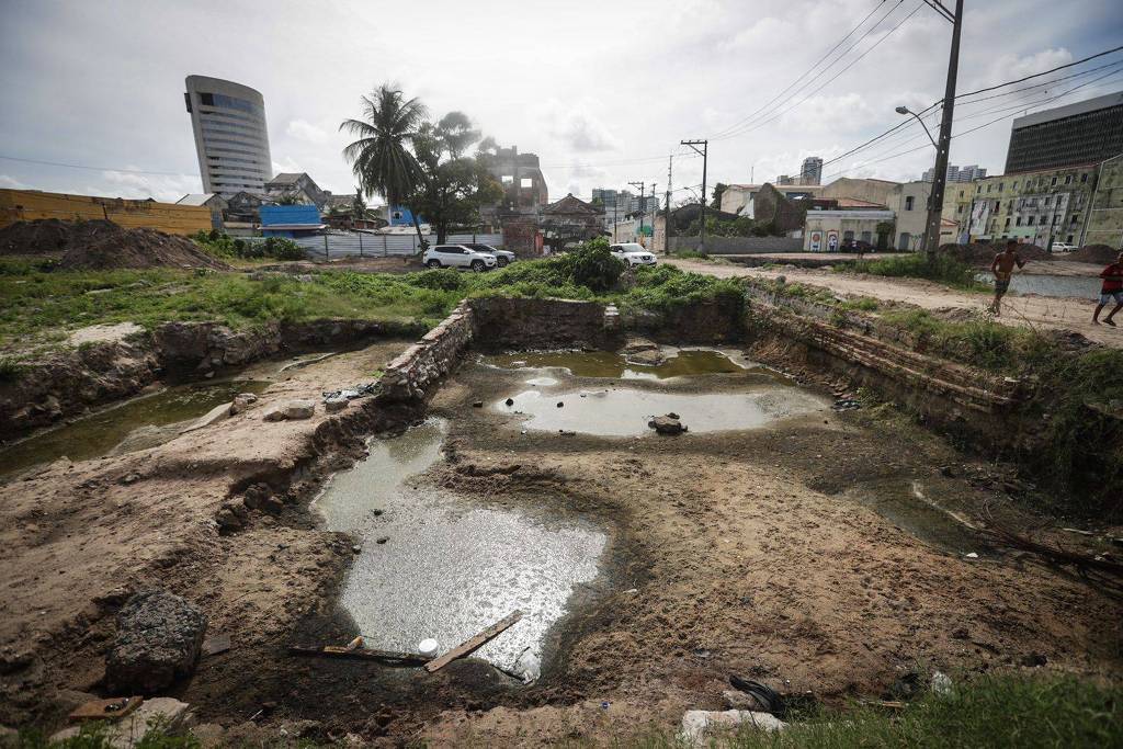 A escavação no bairro do Pilar revelou mais de 100 ossadas humanas e 40 mil fragmentos diversos.
