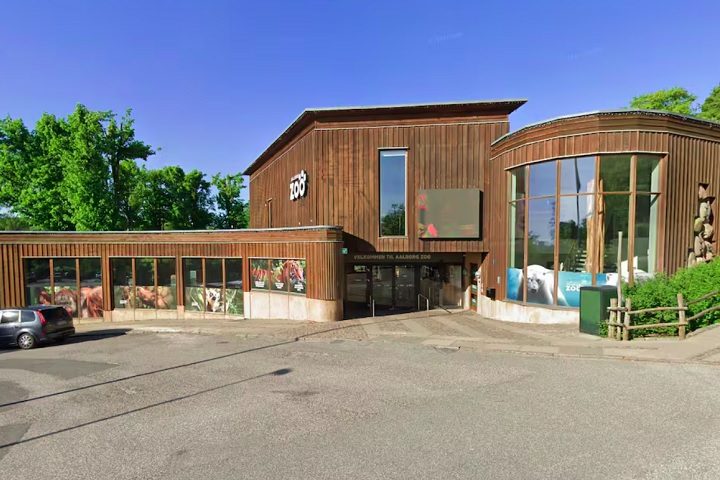 Uma fazendeira decidiu doar o pônei da filha para o zoológico de Aalborg, na Dinamarca, que pediu bichos de estimação para a alimentação de animais selvagens que estão na instituição. 