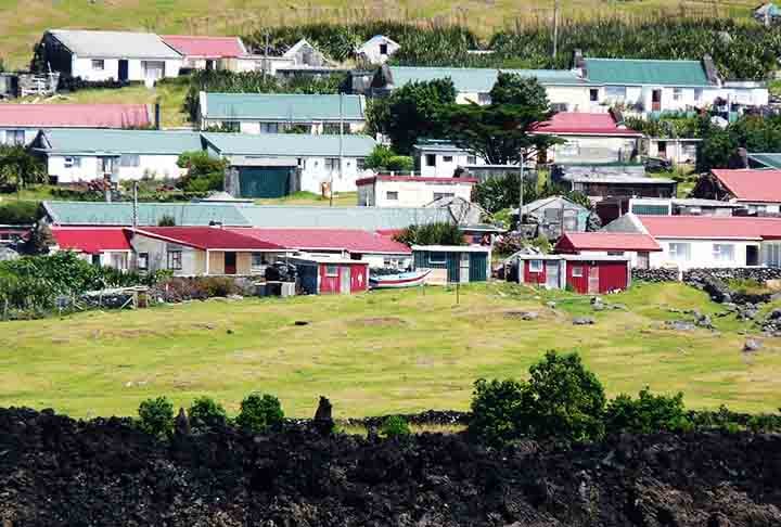 Em 2013, Kelly se estabeleceu na ilha, onde Shane construiu uma casa. Atualmente, eles têm dois filhos (uma menina de 10 anos e um menino de 3).