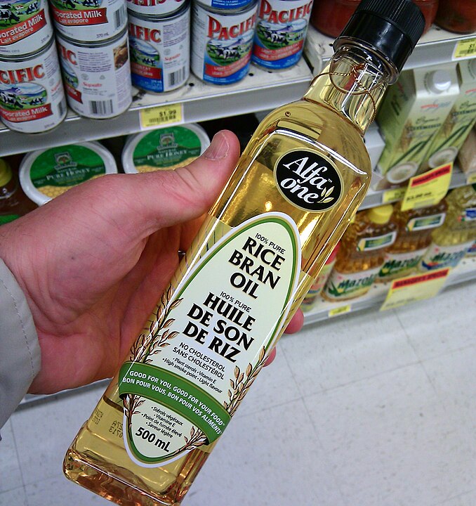 Óleo de Arroz - Rico em antioxidantes e orizanol, auxilia na redução do colesterol e tem propriedades anti-inflamatórias. Pode ser usado em frituras, refogados e até em assados, por ser resistente ao calor e ter sabor neutro.

