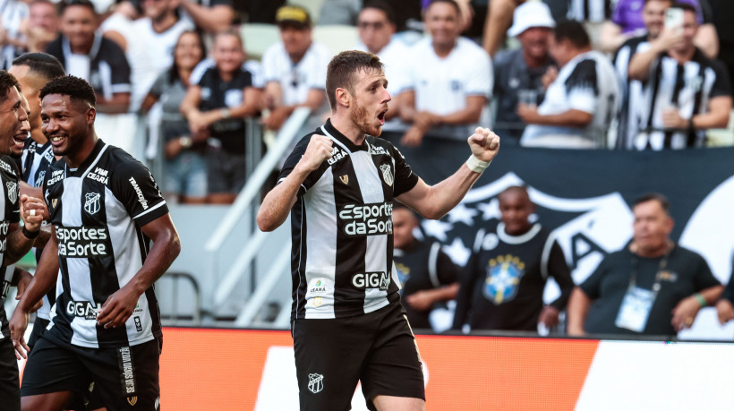 Atacante Aylon comemora gol no jogo Ceará x Red Bull Bragantino, no Castelão, pelo Campeonato Brasileiro Série A 2025