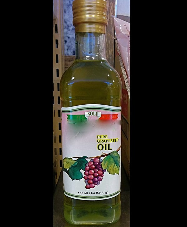 Óleo de Uva - É leve, rico em vitamina E e ácidos graxos poli-insaturados, beneficiando a saúde cardiovascular. É excelente para saladas, marinadas e assados leves, além de ser usado em cosméticos, como hidratantes para a pele e cabelos.