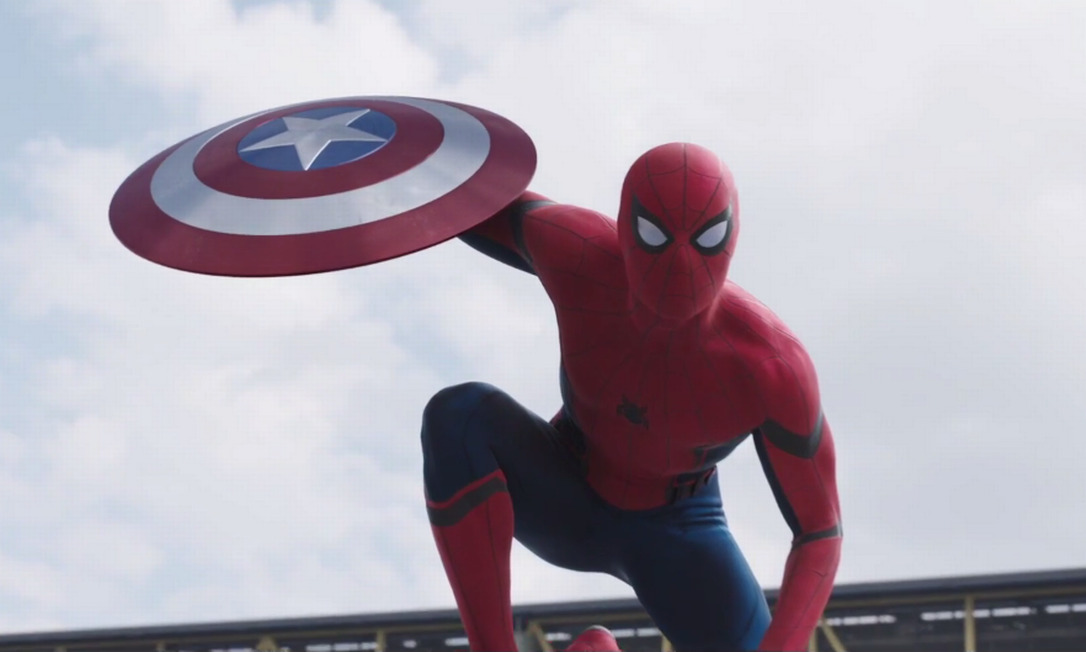 Em 2016, Tom Holland interpretanou Peter Parker/Homem-Aranha em Capitão América: Guerra Civil.