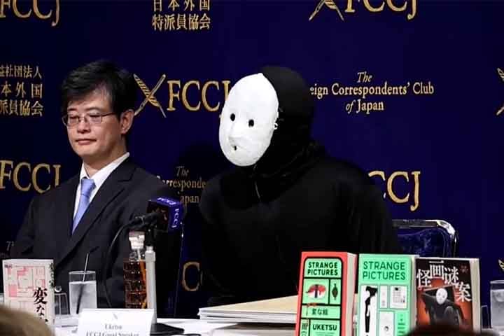 Um autor japonês que se apresenta como Uketsu tornou-se um fenômeno literário misterioso ao manter sua verdadeira identidade completamente secreta.
