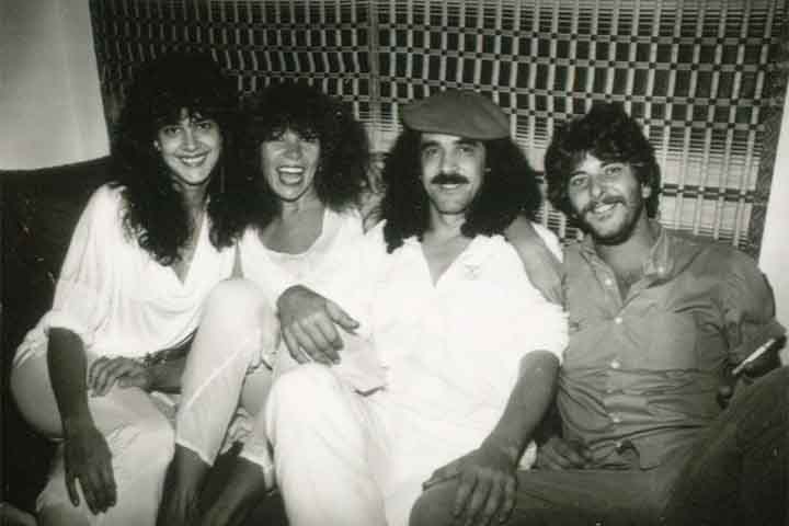 A partir da década de 1980, as apresentações de Elba também obtiveram relevante sucesso em teatros internacionais, como o Olympia de Paris, o Blue Note de Nova Iorque, o Brixton Academy, de Londres, e o Festival de Montreux, na Suíça. 
