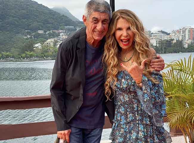 Em 1990, Elba Ramalho participou do filme “Lambada”, de Giandomenico Curi, fez shows em Portugal e nos Estados Unidos e foi premiada no Prêmio Sharp. No ano seguinte, ela cantou no Rock in Rio e no 1º Festival de Música Latino-Americana de Caracas, na Venezuela.

