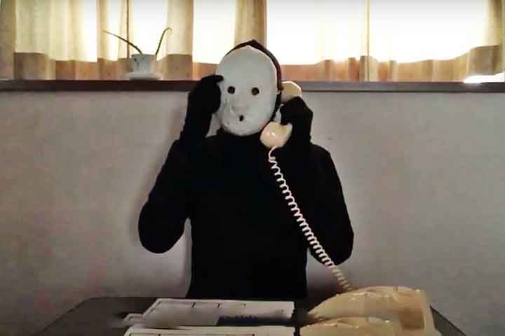 Sua trajetória teve início no YouTube com vídeos repletos de imagens surreais que ganharam enorme repercussão.
