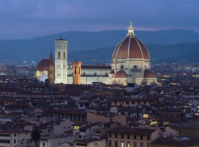Piazzale Michelangelo (1869): Um terraço panorâmico que oferece vistas deslumbrantes de Florença, incluindo uma cópia do David de Michelangelo