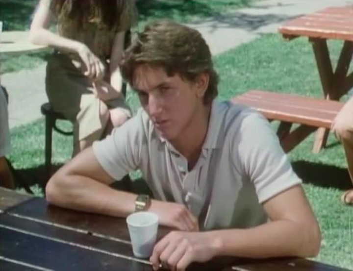 Sean Penn iniciou sua carreira como ator na televisão, aparecendo em séries como Os Prisioneiros (1974–1983) e Barnaby Jones, O Detetive (1973–1980). 