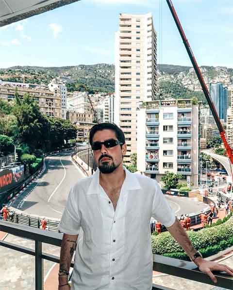 Já na época escolar, o filho de Faustão demonstrou pendores para a comunicação, como o pai, ao atuar em rádio estudantil. 
