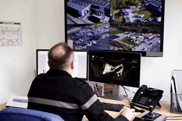 A legislação brasileira exige que voos de drones respeitem normas da ANAC  e do DECEA, incluindo distanciamento de edifícios, autorização para voos noturnos e proibição de sobrevoo em áreas privadas sem consentimento. 
