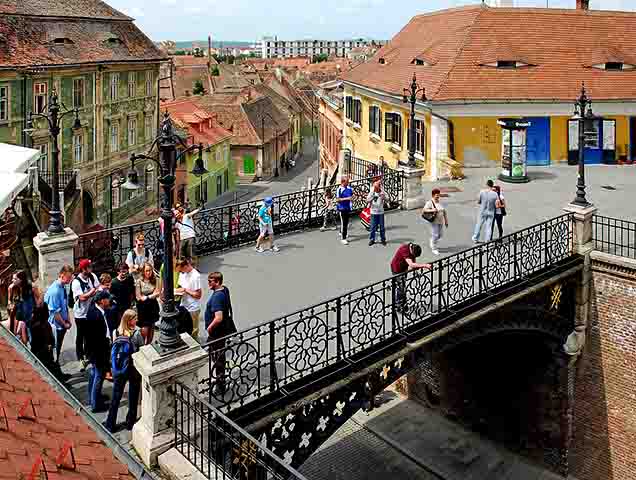 Em 2007, foi eleita Capital Europeia da Cultura graças a seus museus, teatros e festivais ao longo do ano. As janelas com olhos nos telhados são uma marca registrada da cidade.
