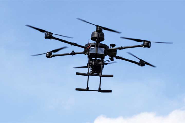 O Keeta Drone, marca da chinesa Meituan, iniciou suas entregas comerciais por drone em Shenzhen, na China, em 2021, ampliando rapidamente para cidades como Pequim, Shanghai e Guangzhou. Ela também já opera na Arábia Saudita e em Hong Kong.
