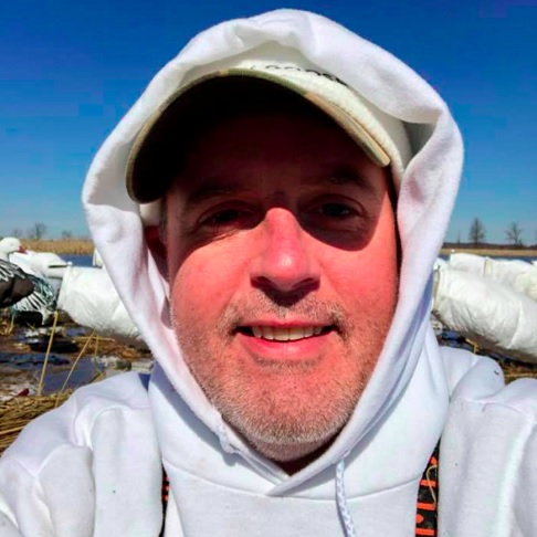 O incidente ocorreu no dia 3 de agosto. Na ocasião, Watkins estava acompanhado por um caçador profissional e um rastreador. 