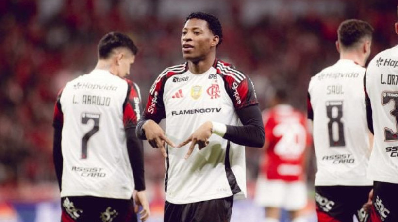 Música usada para o triunfo sobre o Inter faz menção a nomes consagrados e recém-chegados do elenco rubro-negro