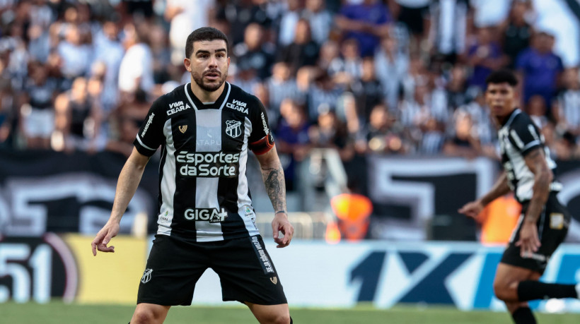 O volante completou 300 jogos pelo Ceará