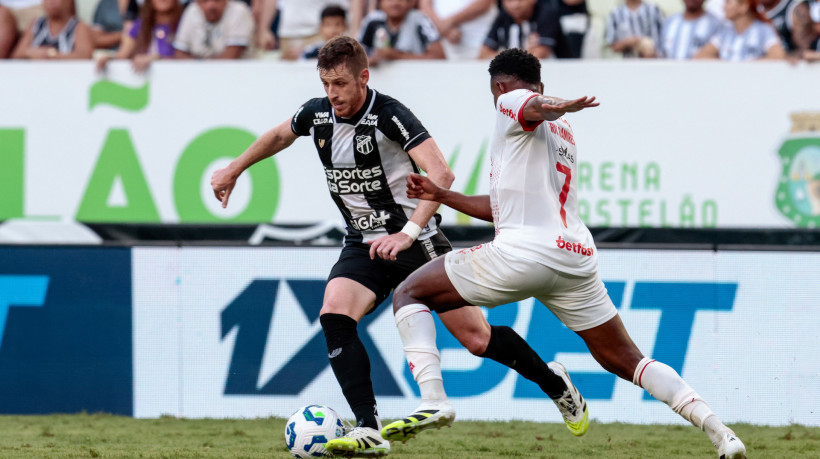 FORTALEZA, CEARÁ, BRASIL, 16-08-2025: Aylon em Jogo Ceará x Bragantino pelo Campeonato Brasileiro Serie A na Arena Castelão. (Foto: Samuel Setubal/ O Povo)