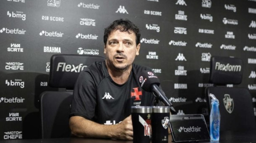 Treinador comemora goleada por 6 a 0 sobre o Santos e explica organização ofensiva mesmo sem o artilheiro da equipe, que estava suspenso 