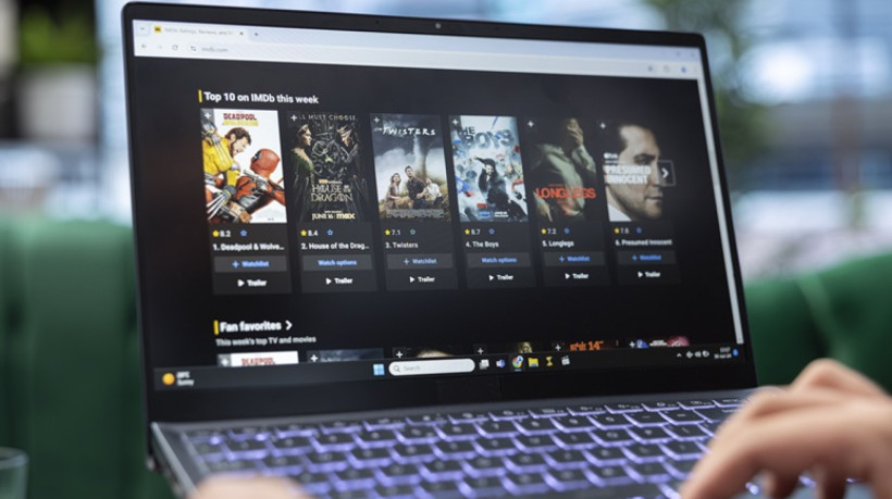 Pesquisa mostra que 48% dos brasileiros pretendem ampliar gastos com assinaturas até 2030. Além do entretenimento, academias, saúde e serviços digitais se consolidam, mas a desconfiança em pagamentos online desafia empresas do setor