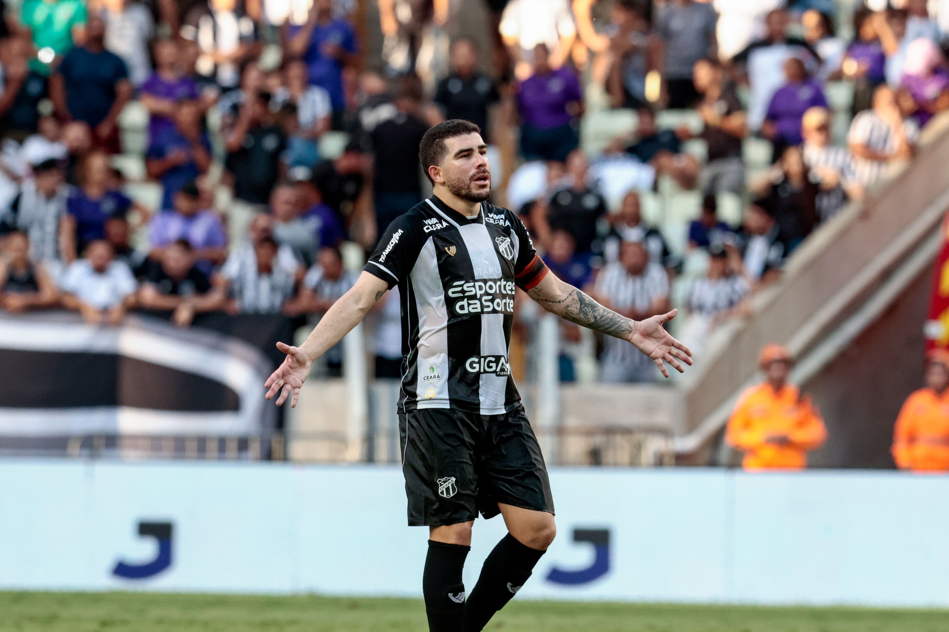 Richardson pode ser novidade do Ceará contra o Fluminense (Foto: Samuel Setubal)