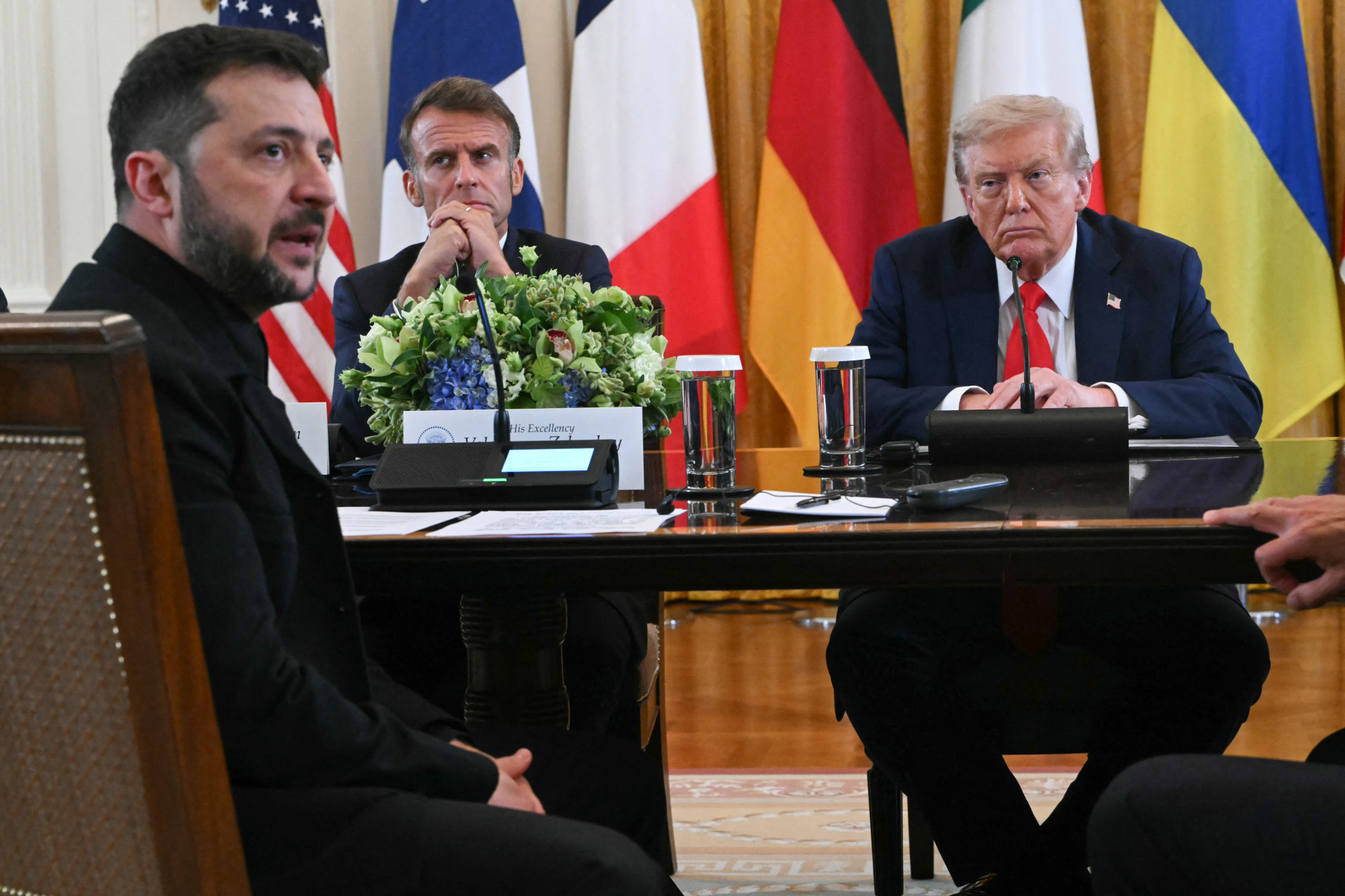 ￼TRUMP recebeu Zelensky e líderes europeus para falar sobre a Guerra na Ucrânia (Foto: ANDREW CABALLERO-REYNOLDS / AFP)