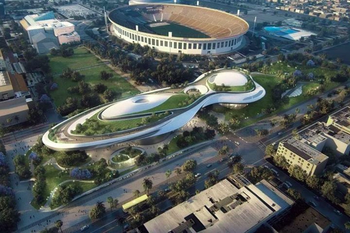 Recebido com entusiasmo no fim de julho por milhares de fãs, o diretor apresentou o Museu Lucas da Arte Narrativa, previsto para inaugurar em Los Angeles em 2026.