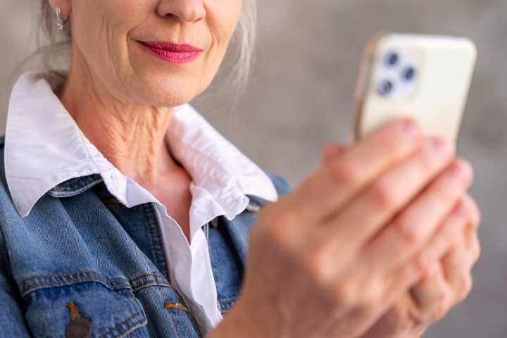 Outras, pouco acostumadas ao uso da internet, interpretam os vídeos como ligações de vídeo.