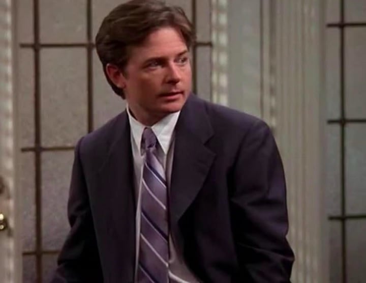 Em 1991, aos 29 anos, J. Fox foi diagnosticado com doença de Parkinson. Mas manteve seu diagnóstico em segredo por anos e chegou a ganhar um Globo de Ouro por sua atuação na série Spin City (1996-2001).