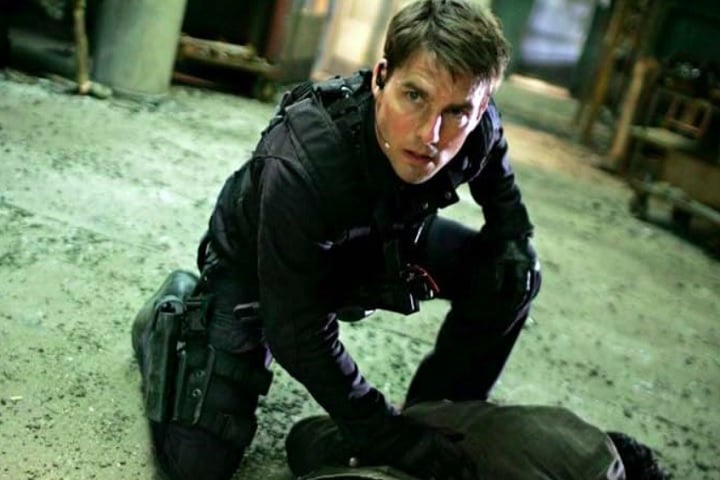 O terceiro filme foi dirigido por J.J. Abrams e aprofundou o lado emocional de Ethan Hunt, introduzindo o vilão Owen Davian (interpretado por Philip Seymour Hoffman), um dos mais memoráveis da série.