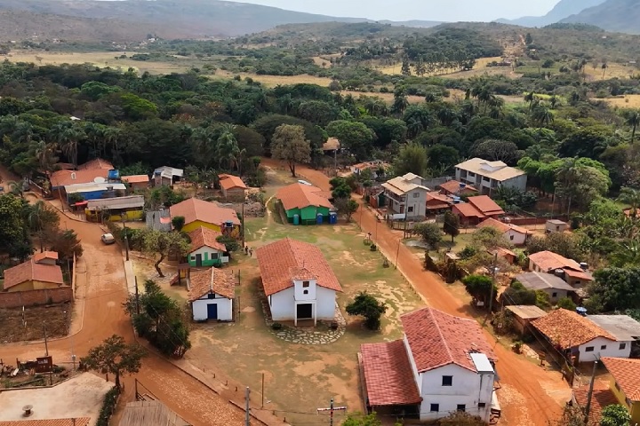 Lapinha e Santana do Riacho são dois exemplos desses locais encantadores conhecidos pela hospitalidade mineira e pelo ambiente tranquilo.