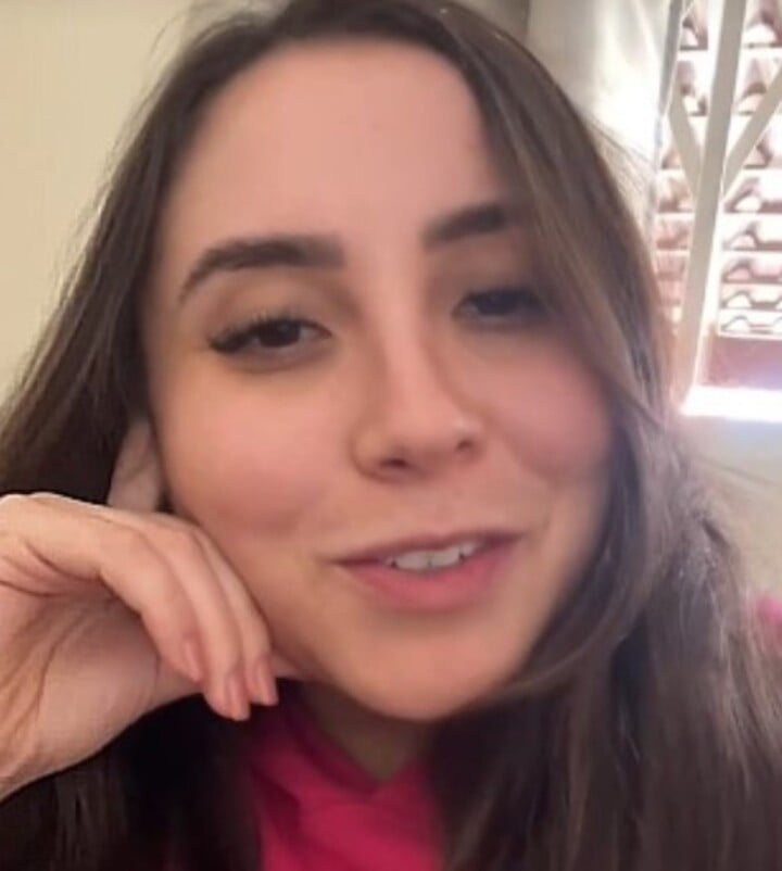 A professora de inglês Thaynara Dueck, que mora em Curitiba, fez um relato assustador nas redes sociais sobre a descoberta de que uma vizinha tinha acesso a um quarto trancado do sobrado em que vivia com o marido. O vídeo viralizou e atingiu quase 1 milhão de visualizações. O FLIPAR MOSTROU E REPUBLICA PARA QUEM NÃO VIU.
