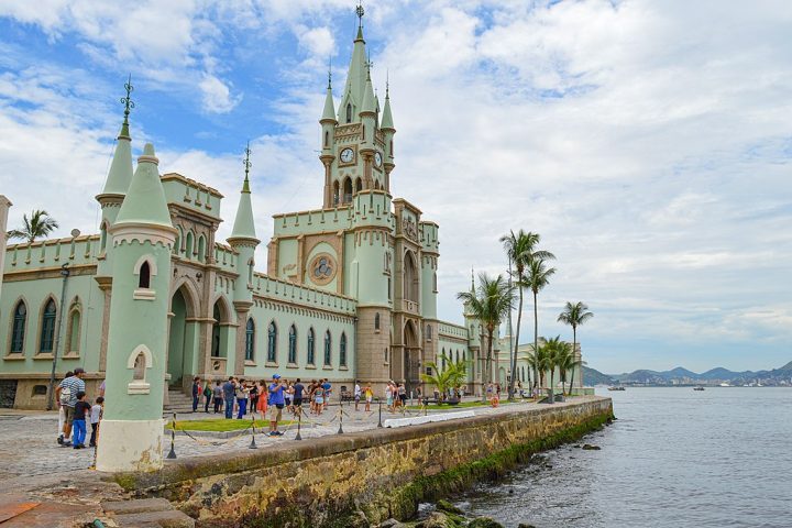 O local funciona como museu e espaço de visitação, com exposições permanentes sobre a história naval brasileira e a vida no período imperial.