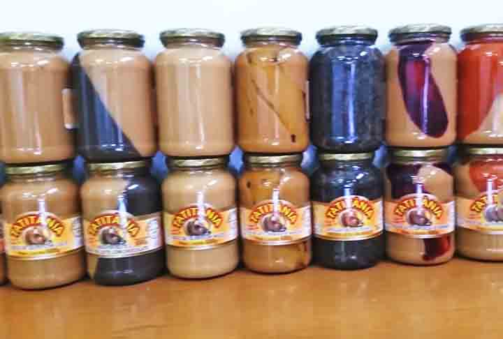 São Joaquim, Brasil: Localizada em Santa Catarina, São Joaquim é conhecida por seu doce de leite artesanal, feito a partir de leite fresco da região. O produto complementa o turismo rural e a gastronomia típica local, contribuindo significativamente para a economia da cidade.
