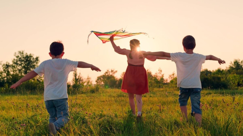 Veja os riscos e como evitar a adultização das crianças