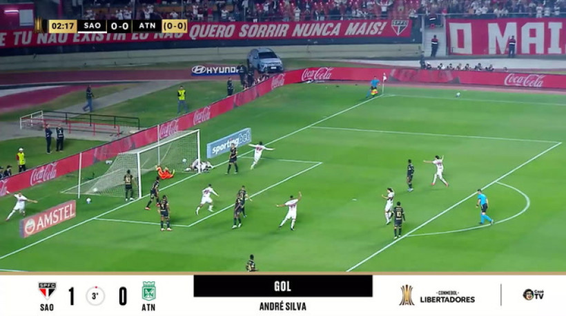 André Silva abre o placar para o São Paulo contra o Atlético Nacional